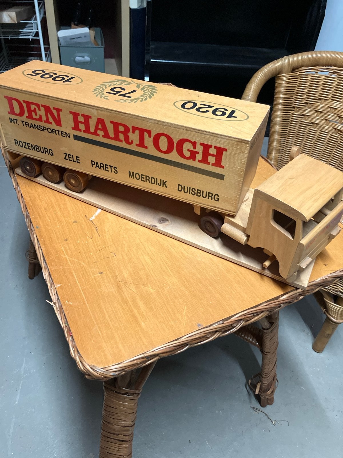 Houten speelgoed vrachtwagen 'Den Hartogh' (1920-1995), Ophalen of Verzenden, Gebruikt, Overige typen
