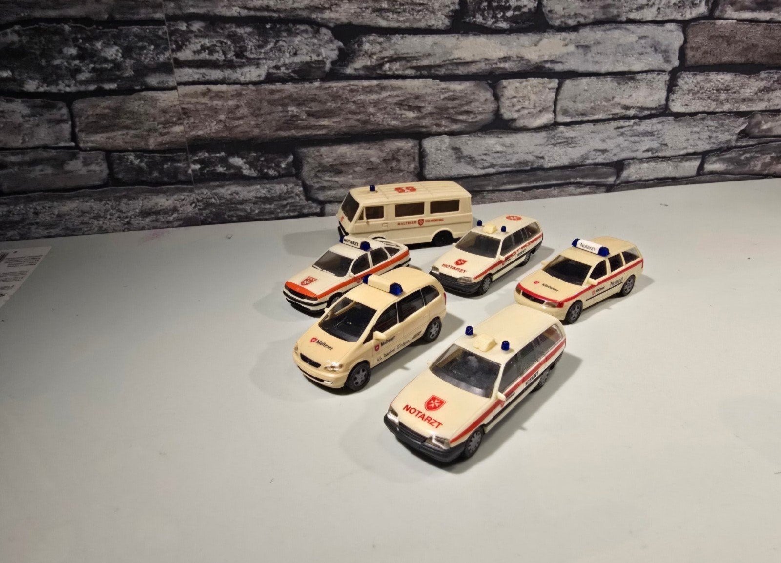 herpa voertuigen malteser hilfsdienst HO spoor 1:87, Hobby en Vrije tijd, Overige merken, Gelijkstroom of Wisselstroom, Brug, Tunnel of Gebouw