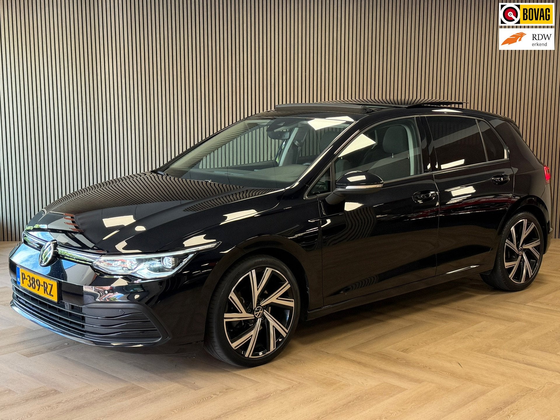 Volkswagen Golf 1.5 eTSI DSG PANO MASSAGE CAMERA VIRTUAL COC, Stof, 4 cilinders, Zwart, Bedrijf