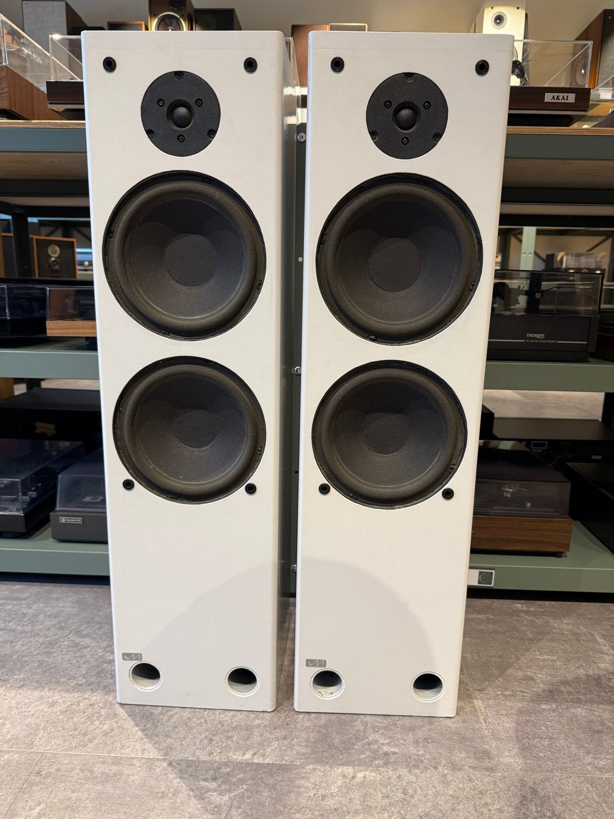 Van Medevoort CD4.5 Vloerstaande Luidsprekers, Vloerstaande luidspreker, Contact@vintageaudiobreda.nl, Bosschendijk 193B, Zo goed als nieuw