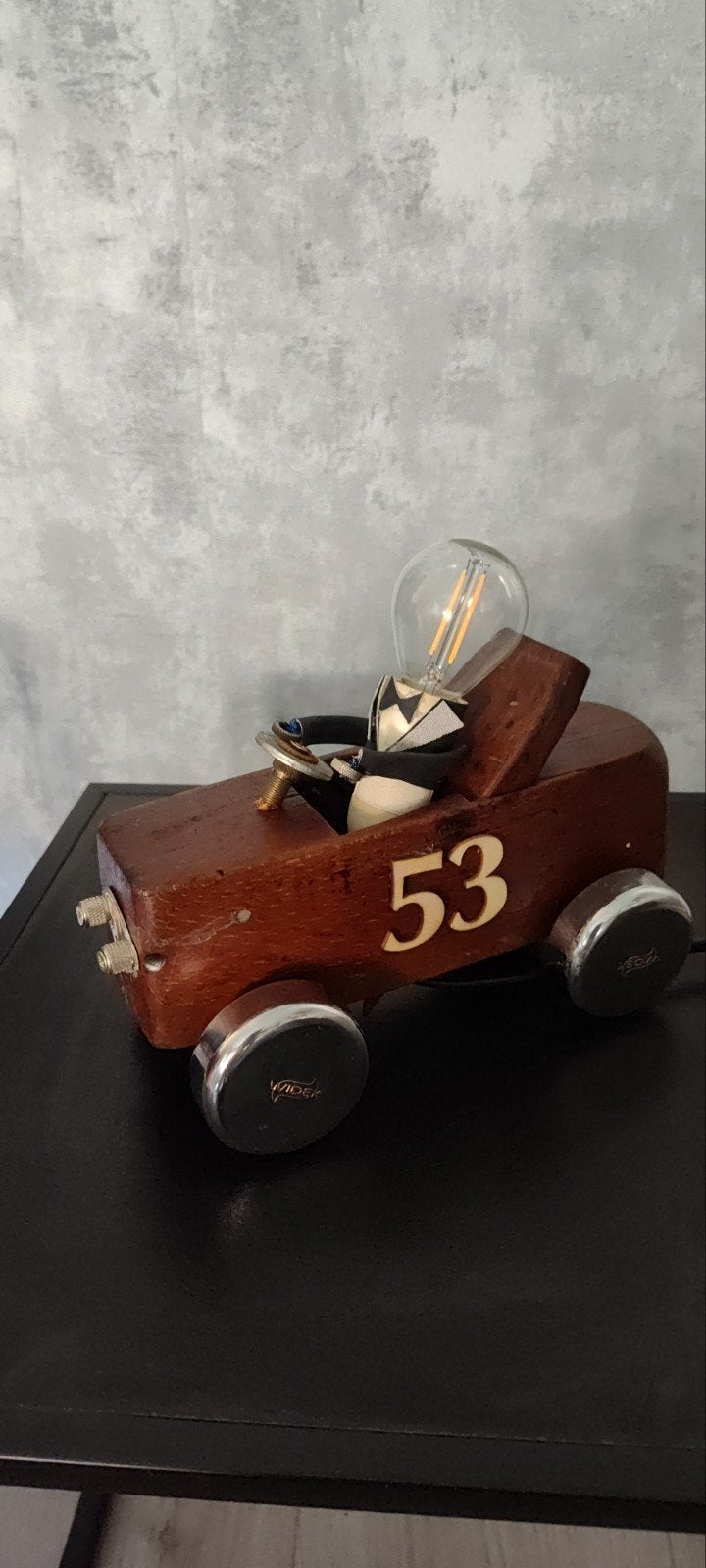Unieke houten raceauto lamp - Handgemaakt, Gebruikt, Ophalen of Verzenden, Bruin, Vintage