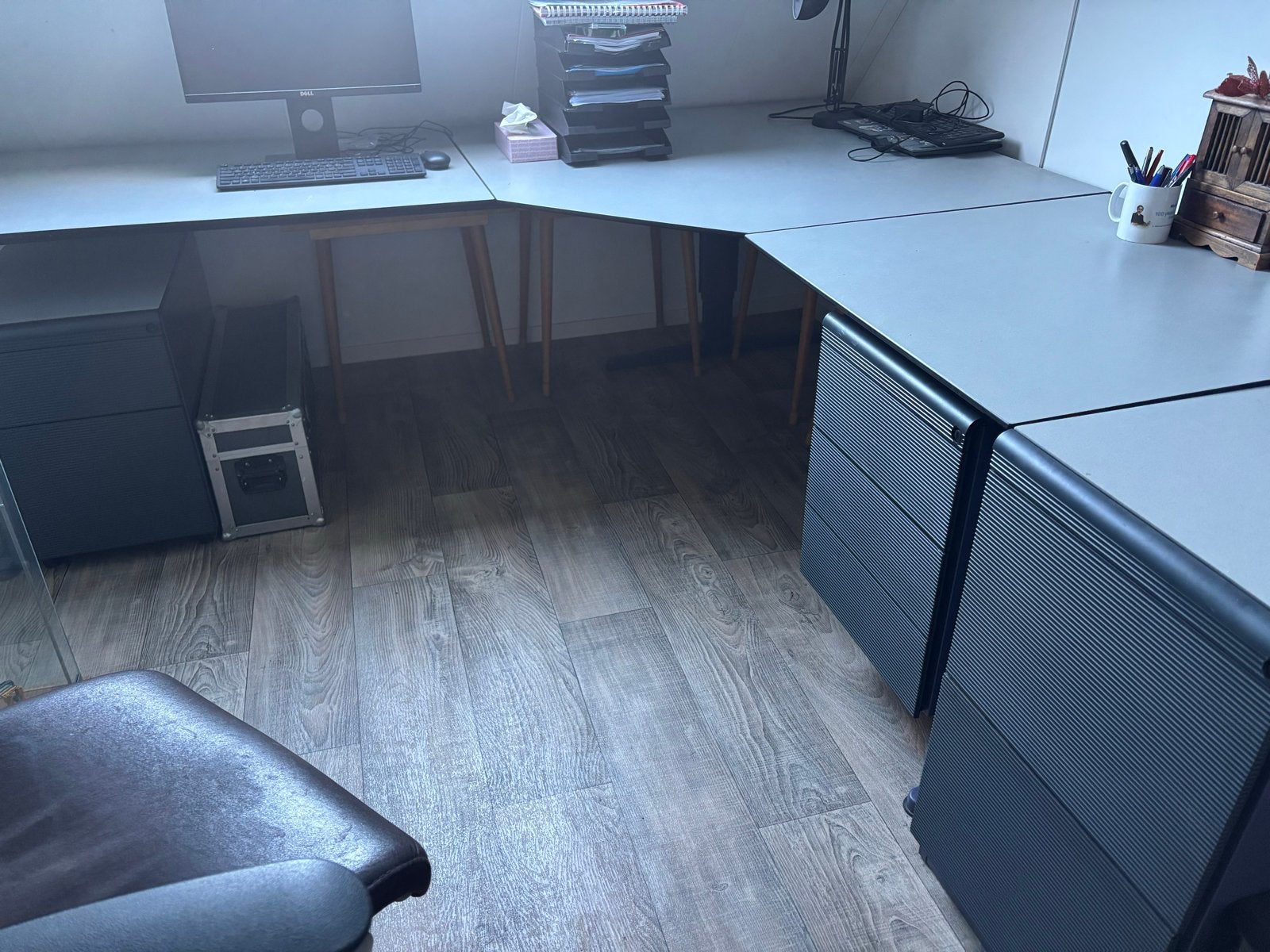 Gratis: Ruim hoekbureau met lades - Ideaal voor thuiskantoor, Huis en Inrichting, Gebruikt, Met lades, Spaanplaat of MDF, Hoekbureau