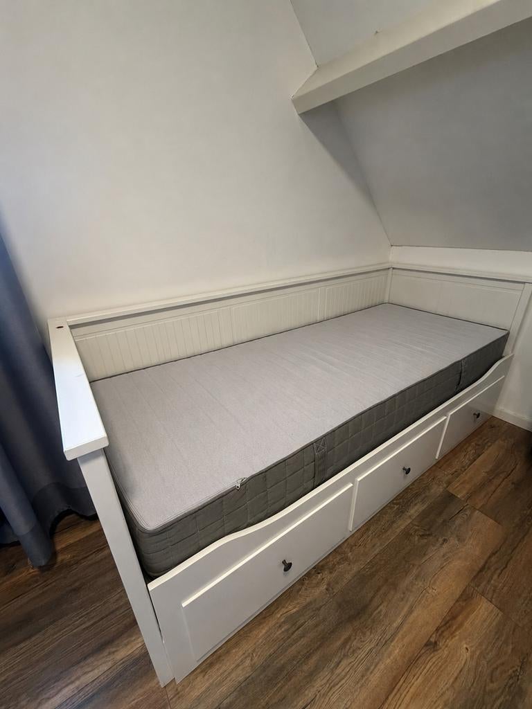 Bed - logeerbed, Ophalen, Eenpersoons, Wit, Zo goed als nieuw
