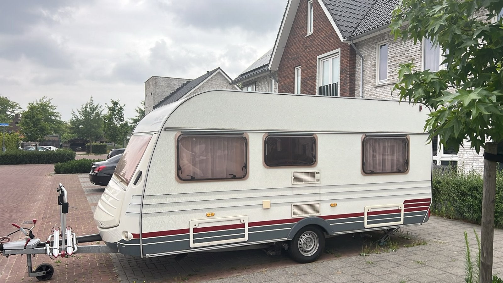 Home-Car Caravan met Voortent en Fietsenrek, Home-car, Vast bed, Rondzit, Particulier