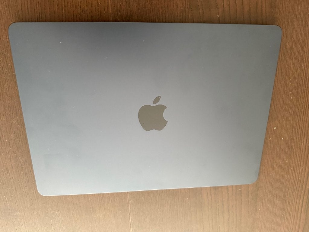 Foto 3 van Apple MacBook Air 2022 8-core, 8GB ram, 8-core GPU, garantie