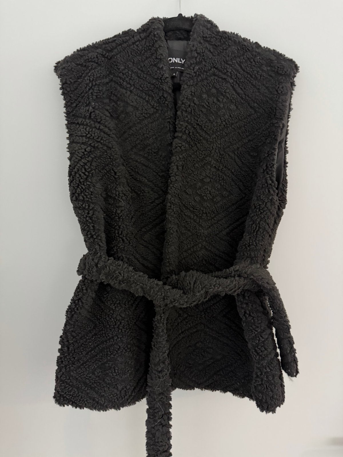 ONLY Zwart Teddy Gilet met Ceintuur - Maat M, Kleding | Dames, Bodywarmers, Ophalen of Verzenden, Zo goed als nieuw, Maat 38/40 (M)
