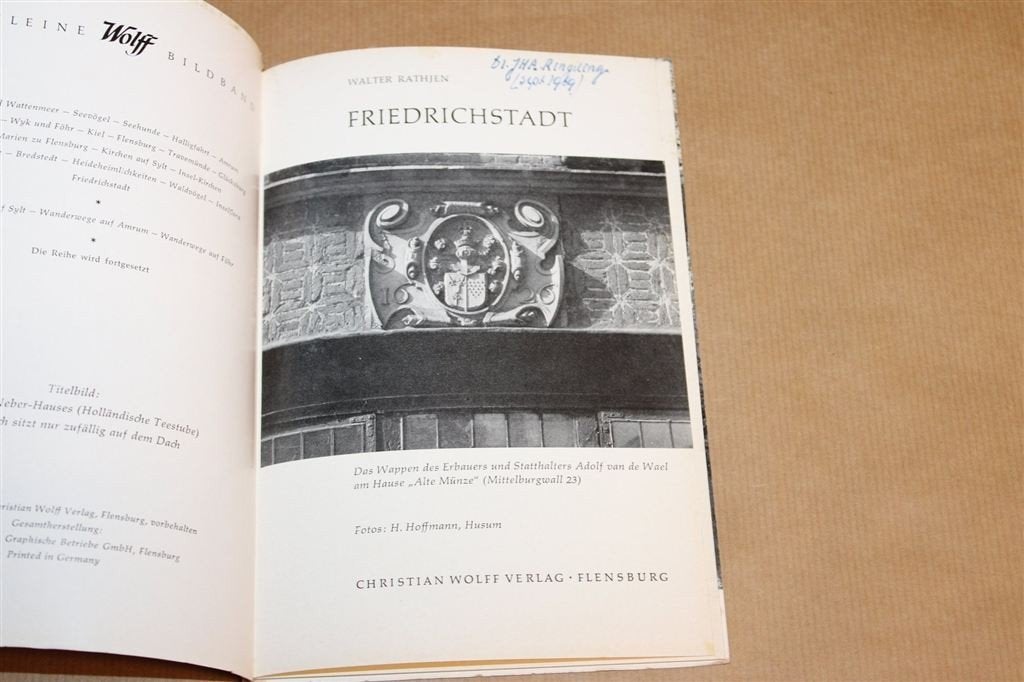 Friedrichstadt — Vintage Fotoboek Duitsland 1969, Ophalen of Verzenden, Gelezen