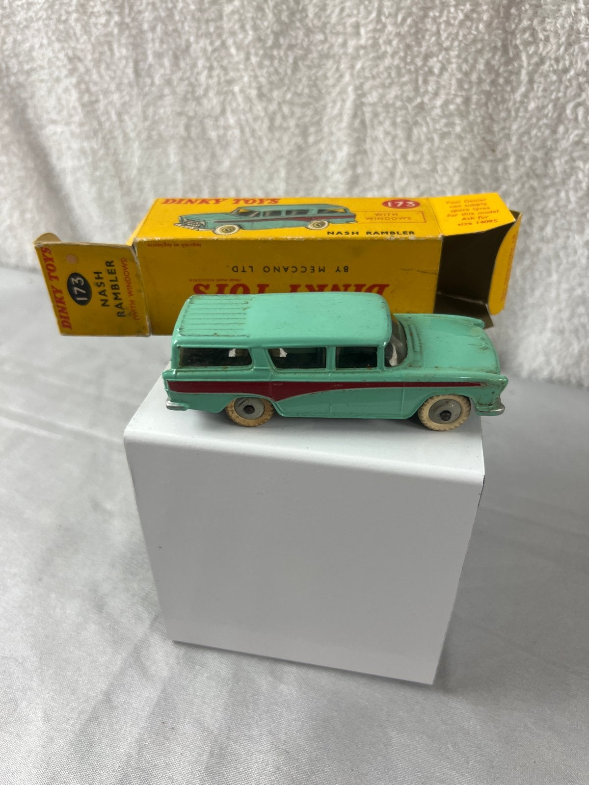 Dinky Toys 173 Nash Rambler Stationwagon met doos, Ophalen of Verzenden, Nieuw, Auto, Dinky Toys