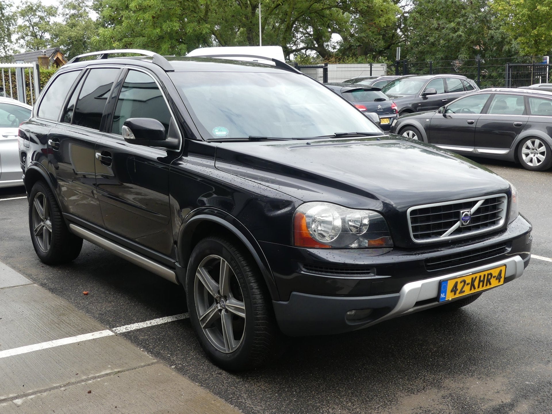 Volvo XC90 2.4 D5 Automaat Sport Leder Navi 7-Persoons APK t, Gebruikt, Zwart, 255 €/maand, 7 stoelen