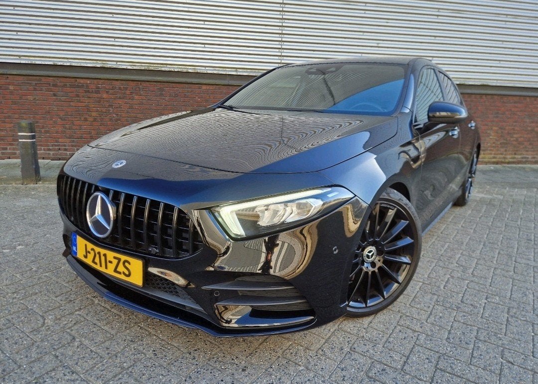 Mercedes A 200d 150pk AMG LINE/ PANO / 360 CAM/ AMBIENT LIG, Auto's, 745 kg, Zwart, 4 cilinders, Zwart