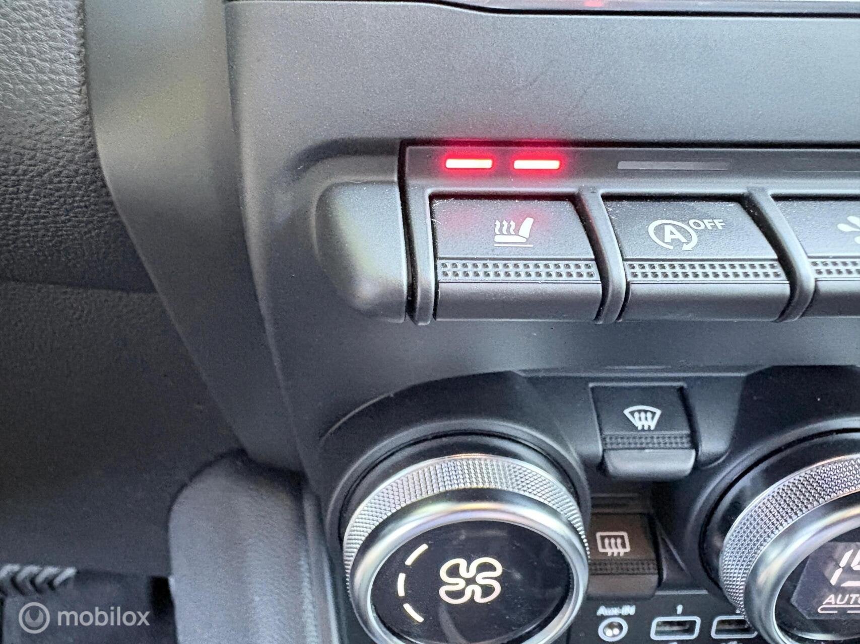 Renault Captur 1.3 TCe Intens | AUT | NAVI | 360 CAMERA |, Gebruikt, 4 cilinders, Leder en Stof, Zwart
