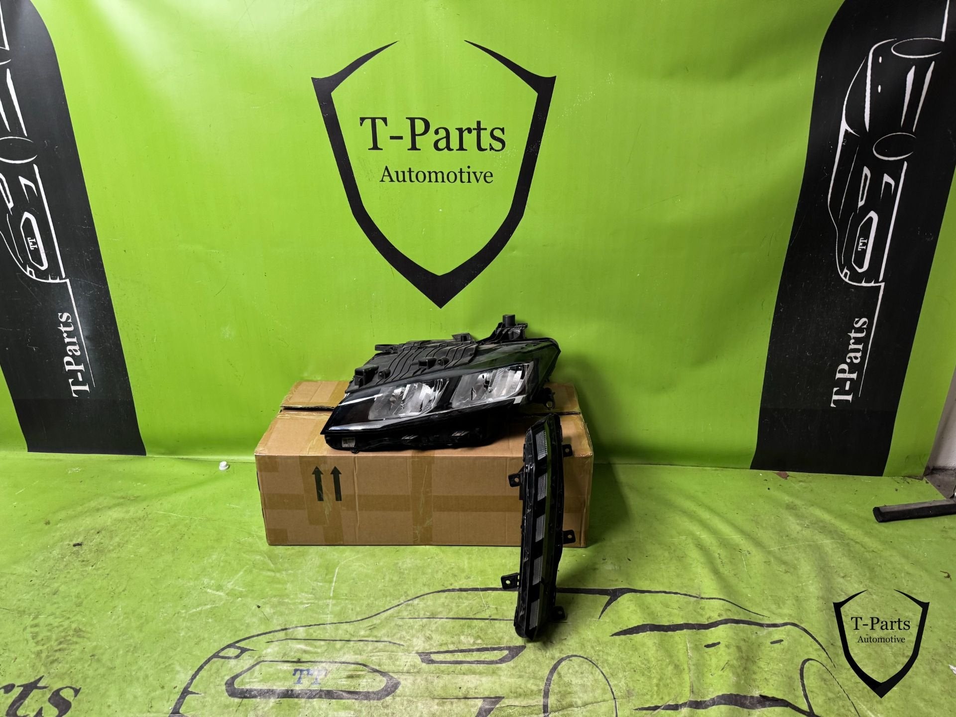 peugeot 308 koplamp links 98516733 lamp 98516733