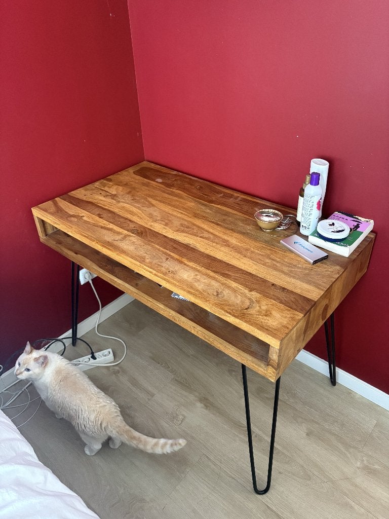 Retro bureau van Massief sheeshamhout en zwart metalen poten, Huis en Inrichting, Bureaus, Demontabel, Gebruikt, 110 cm, Hout