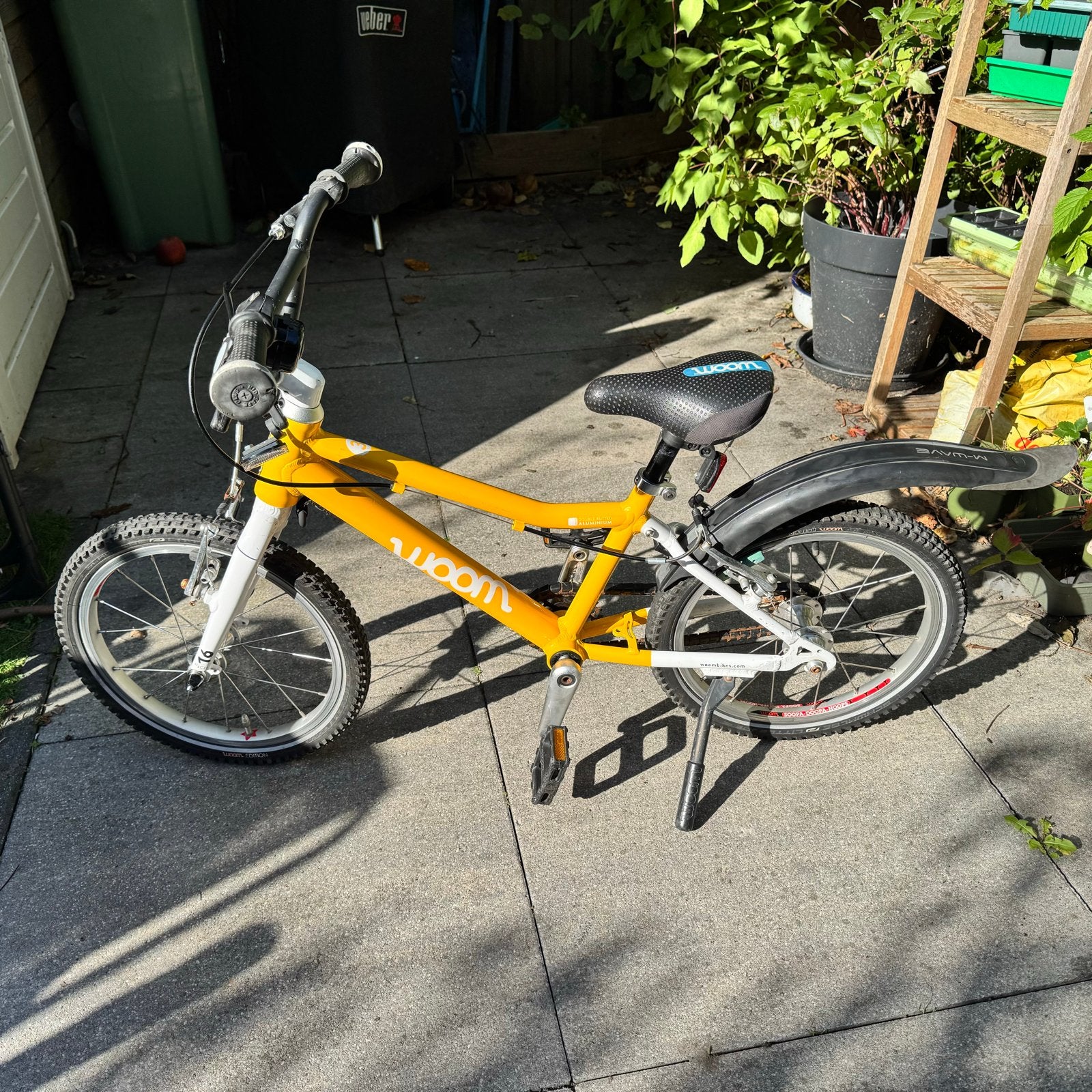 Mooie Woom 3 kinderfiets met spatbord en ketting beschermer, Ophalen, Zo goed als nieuw, Terugtraprem, 16 tot 20 inch