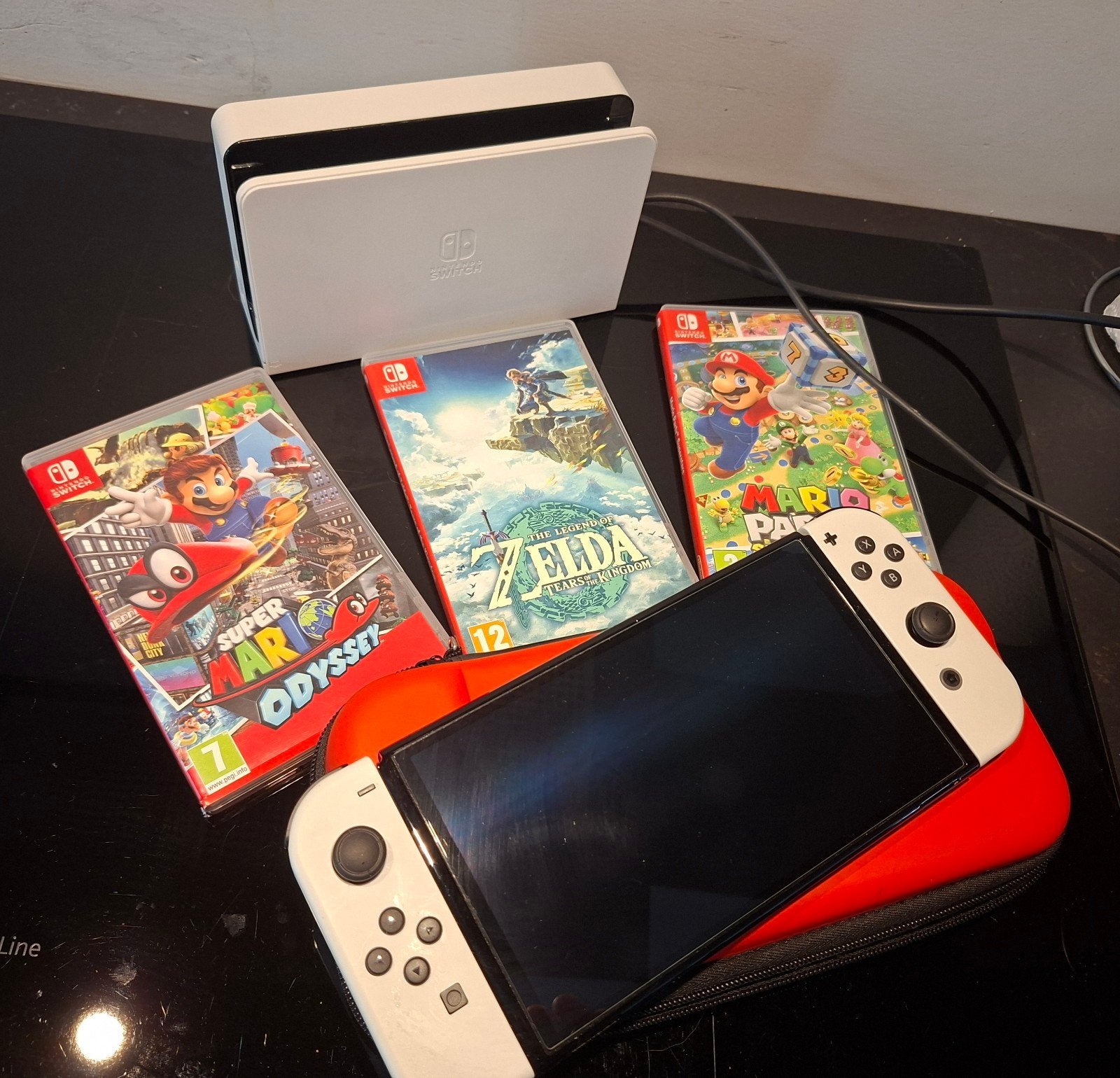 Nintendo Switch OLED met 3 games en accessoires, Spelcomputers en Games, Met 1 controller, Switch OLED, Ophalen, Gebruikt