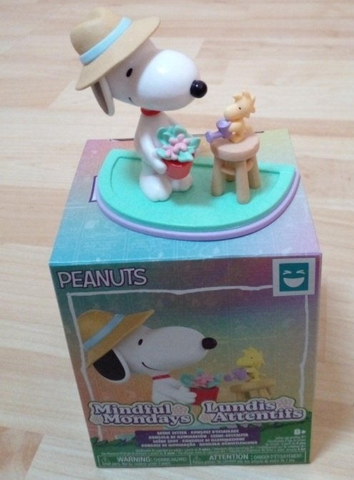 Mindful Mondays Snoopy PEANUTS Tuinieren met Woodstock, Verzamelen, Stripfiguren, Ophalen of Verzenden, Snoopy, Nieuw, Beeldje of Figuurtje