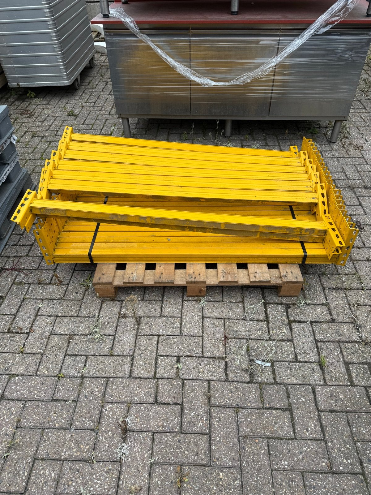 28x ligger voor magazijnstelling, Ophalen