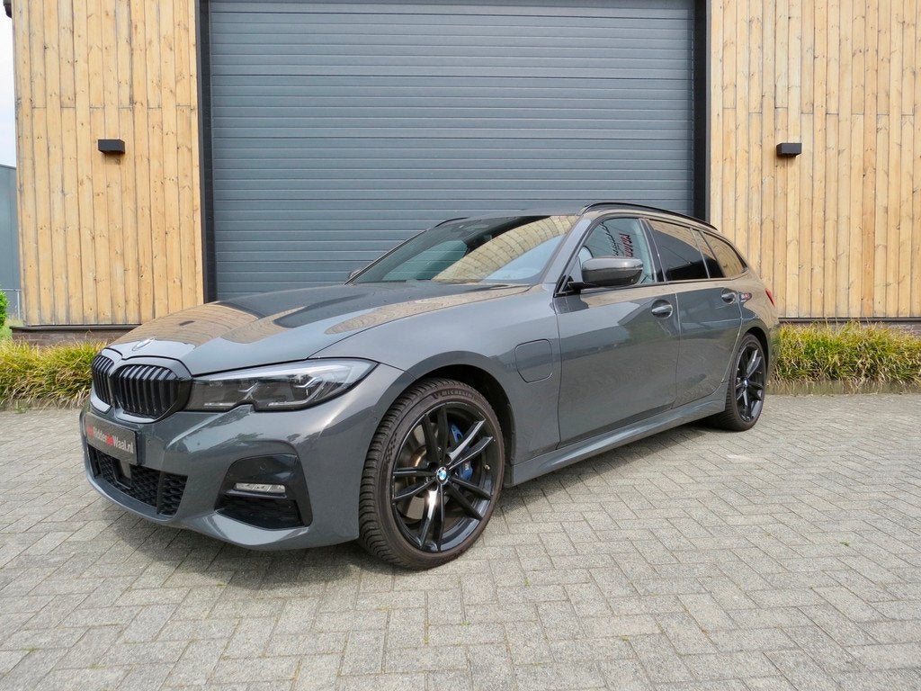 BMW 3-serie Touring 330e High Executive *M sport *Pano *HK, 1998 cc, Gebruikt, 4 cilinders, 1865 kg