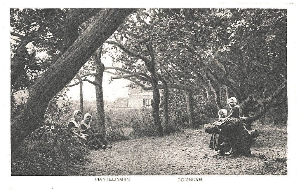 700277	Domburg	1938 Mantelingen	Klederdracht	Gelopen m zegel, Ophalen of Verzenden, 1920 tot 1940, Gelopen, Zeeland