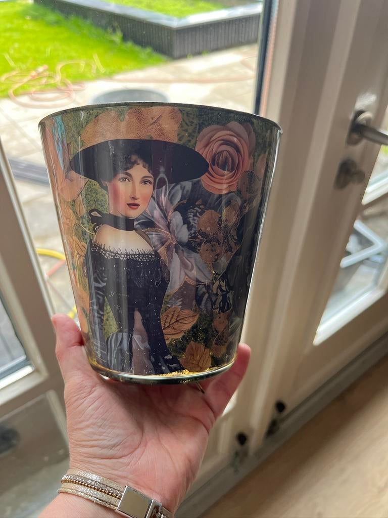 Decoupage vaas zwart goud eigen ontwerp, Huis en Inrichting, Woonaccessoires | Vazen, Zwart, Ophalen of Verzenden, Minder dan 50 cm