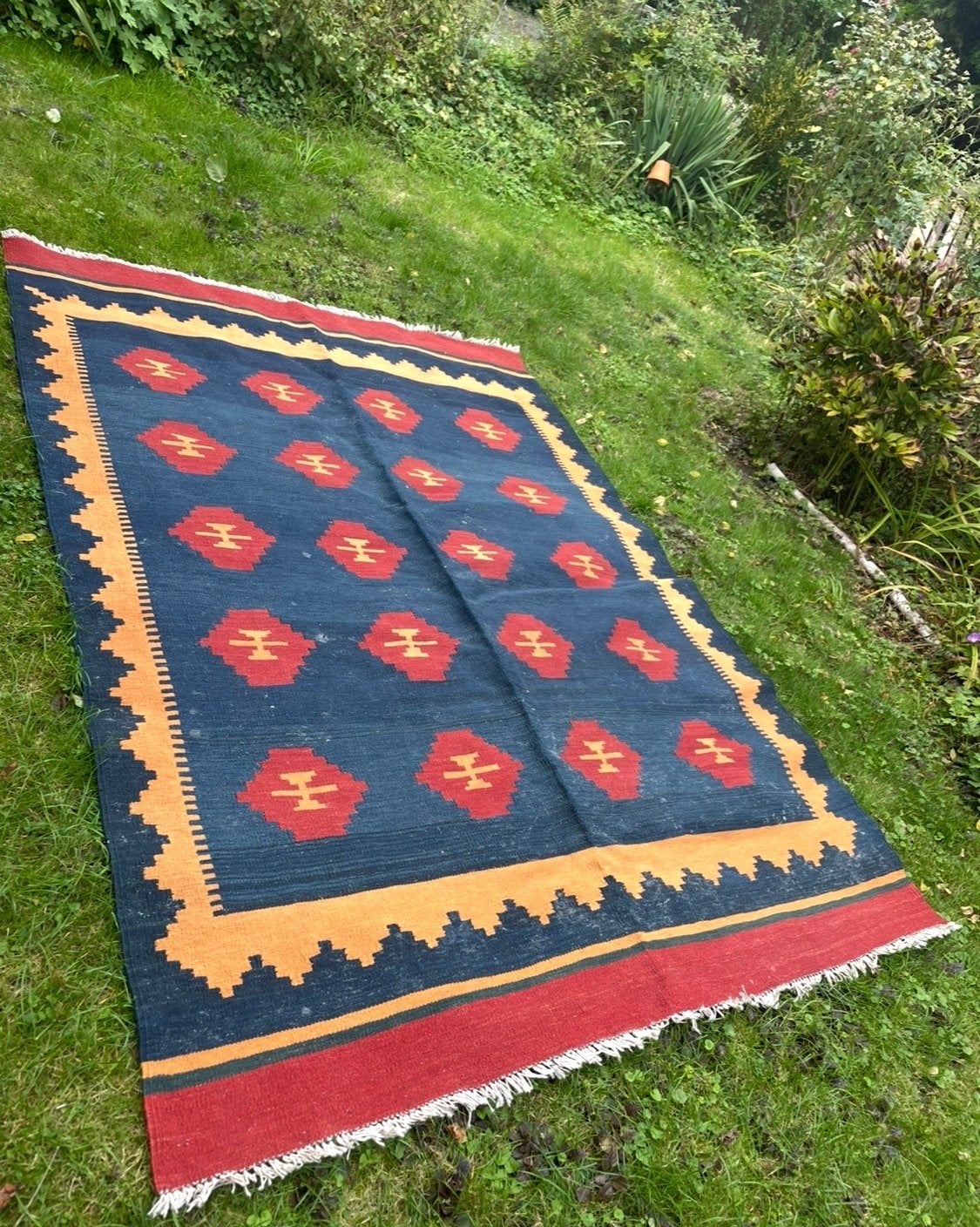 Vintage vloerkleed met patronen - Gebruikt, Huis en Inrichting, Stoffering | Tapijten en Kleden, Ophalen, Gebruikt, 150 tot 200 cm