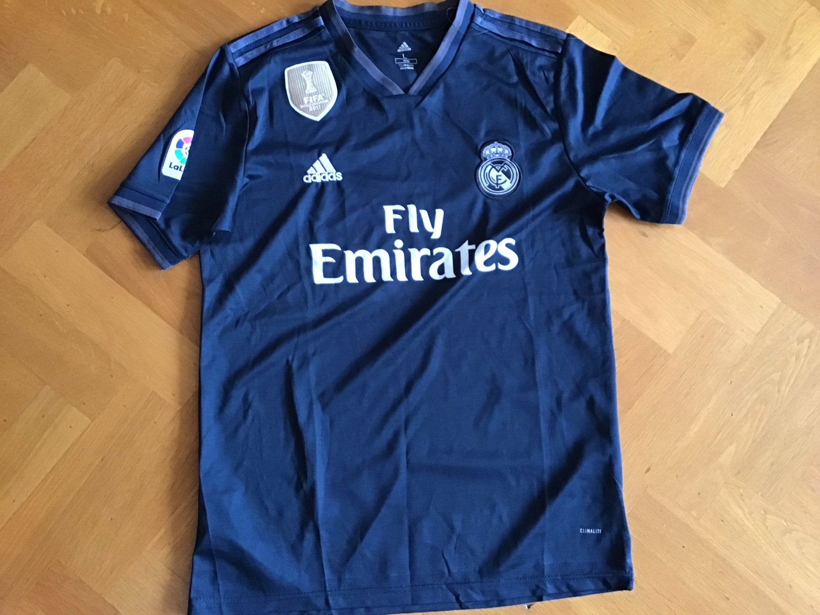 Real Madrid Adidas Voetbalshirt Maat L FIFA World Champions, Ophalen of Verzenden, Zo goed als nieuw, Maat 52/54 (L), Blauw