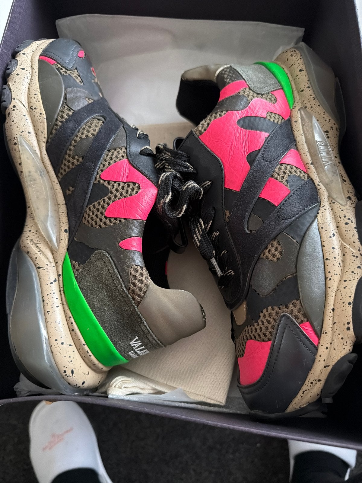 Valentino Garavani Camouflage Sneakers Maat 41, Ophalen of Verzenden, Nieuw, Overige kleuren, Sneakers of Gympen