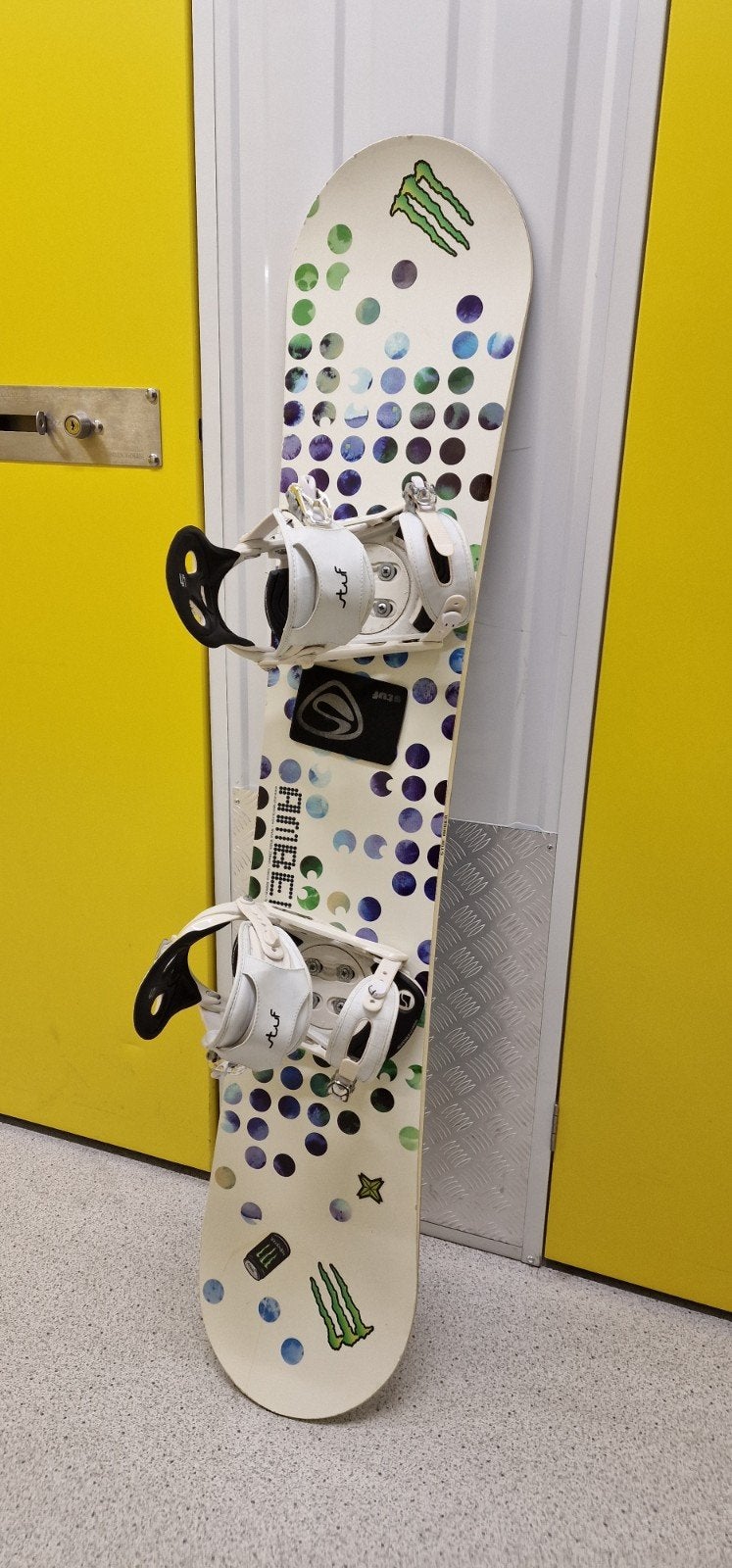 Snowboard Stuff Amber 145 cm - Klaar voor de piste!, Sport en Fitness, Snowboarden, Ophalen of Verzenden