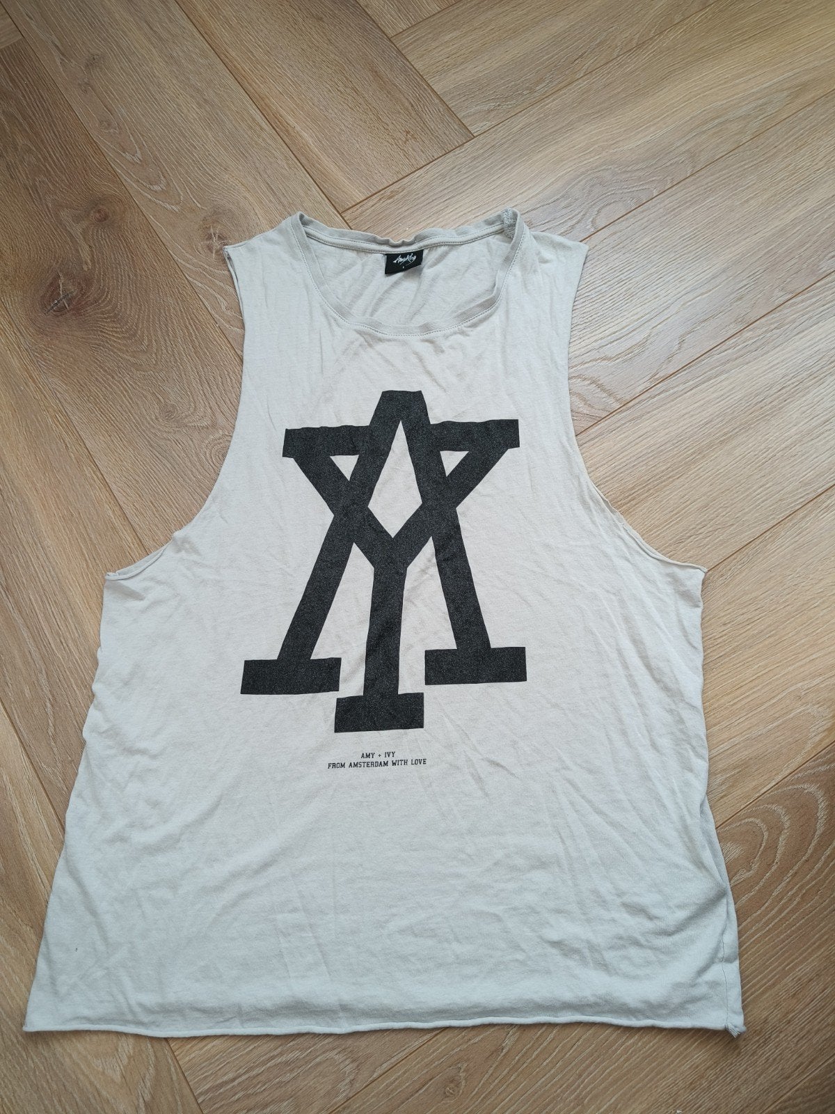 Amy & Ivy mouwloze top met logo maat S zgan, Ophalen of Verzenden, Amy & Ivy, Grijs, Gedragen