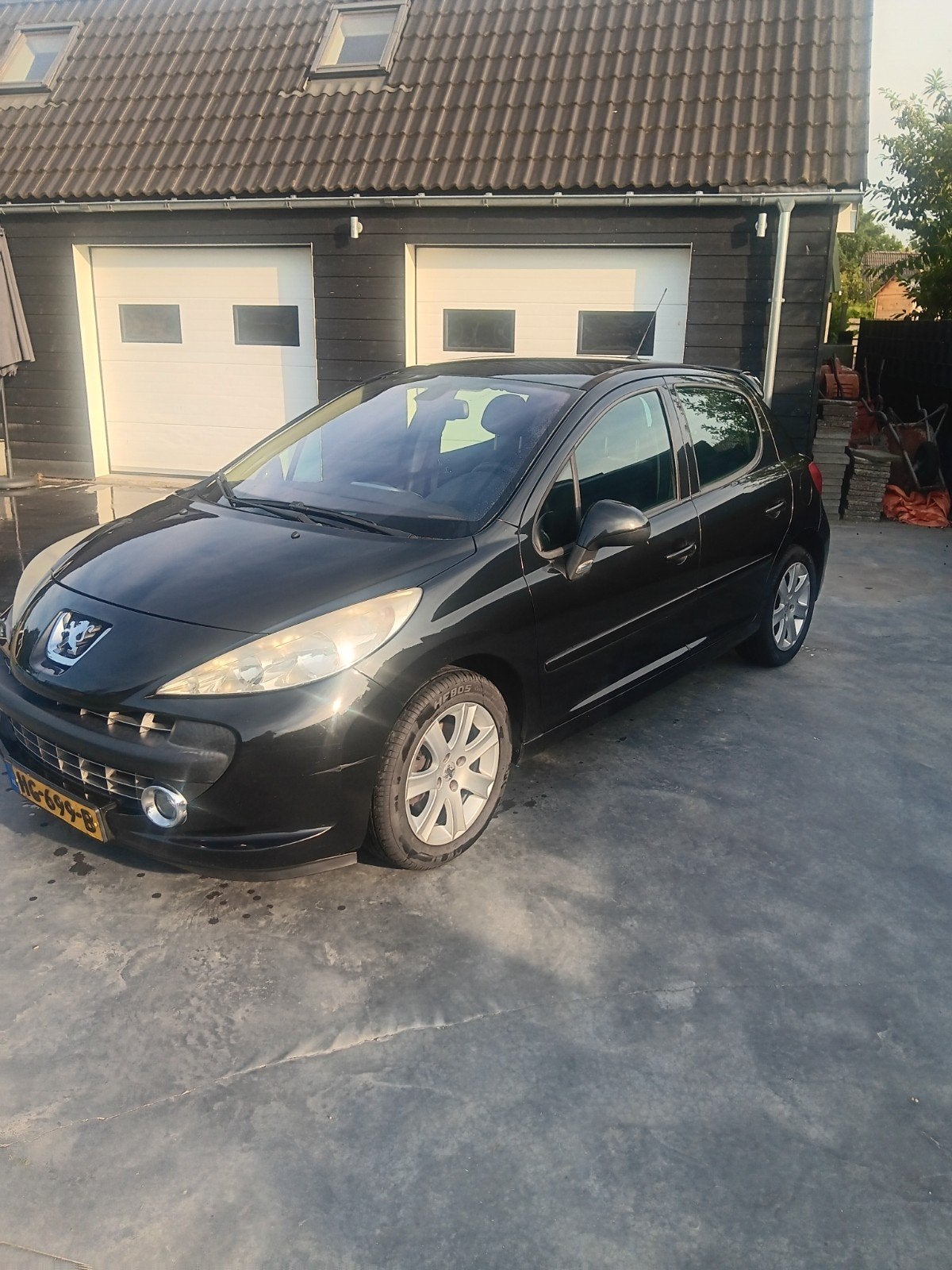Peugeot 207 1.6 VTI 120pk, Voorwielaandrijving, 4 cilinders, Zwart, 1175 kg