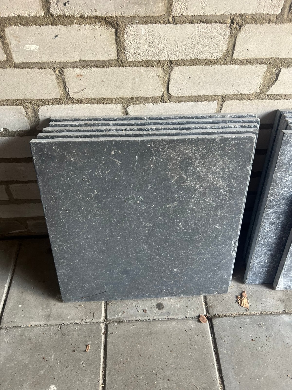 Tegels Belgisch hardsteen 50x50( bieden), Tuin en Terras, Ophalen, Zo goed als nieuw, Natuursteen, Terrastegels