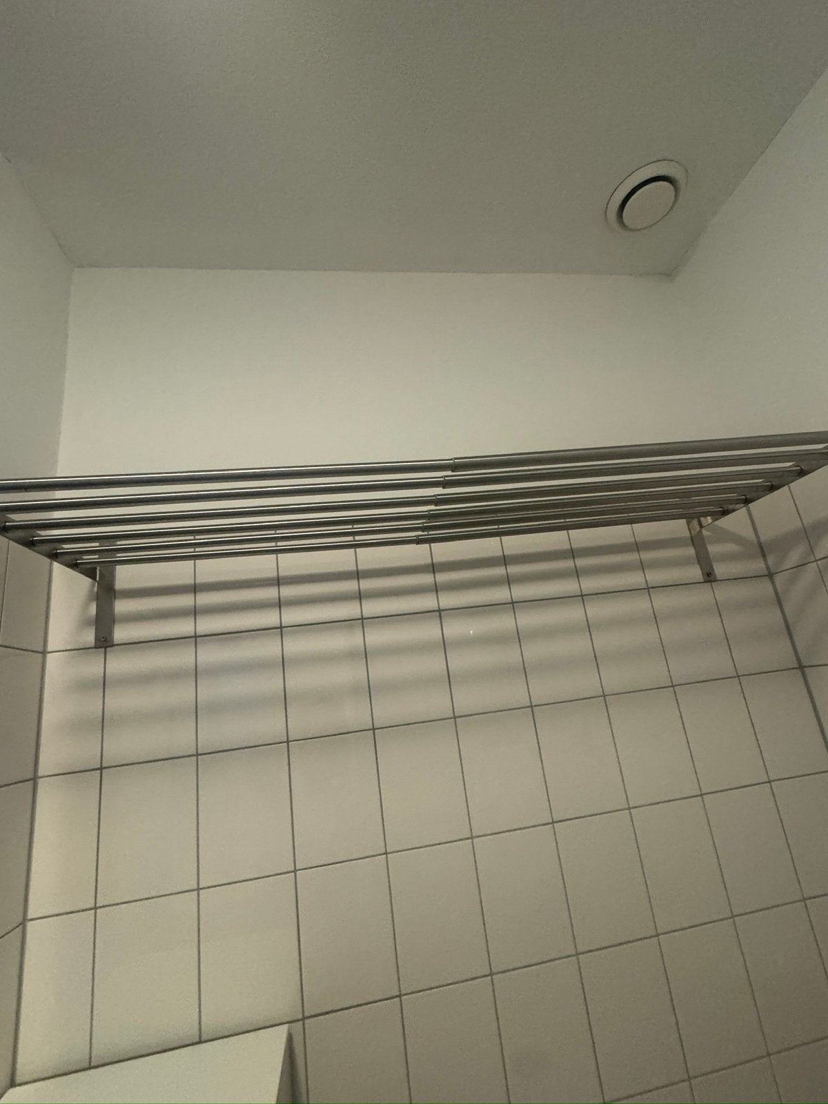 BROFJÄRDEN Wall shelf with towel rail, Ophalen, Zo goed als nieuw, Wasrek