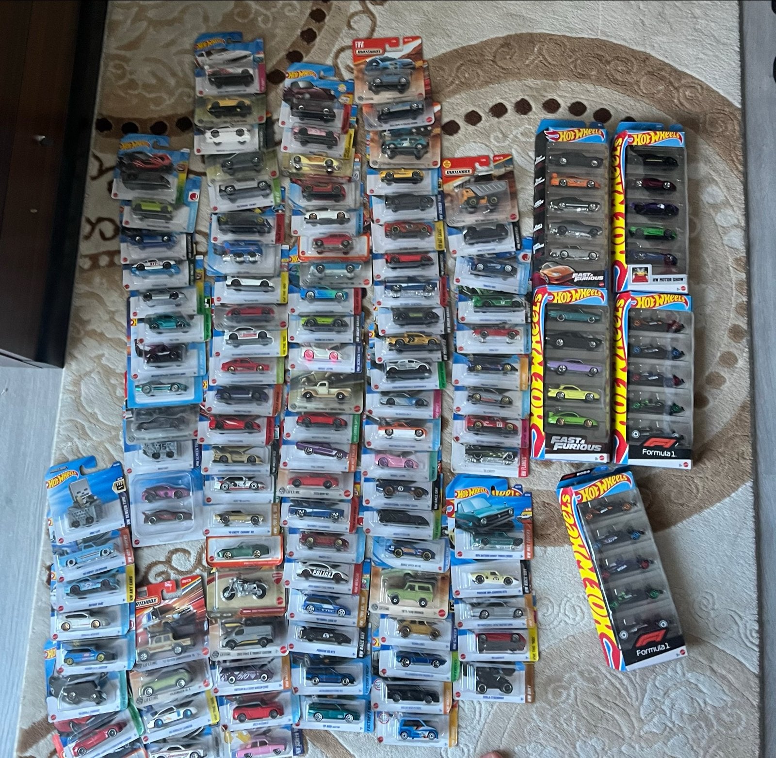 Grote verzameling Hot Wheels en Matchbox auto's, Verzamelen, Ophalen, Zo goed als nieuw