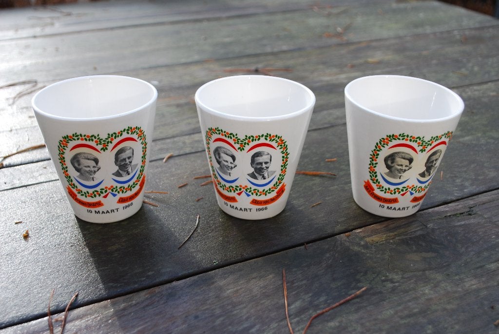 Kopjes huwelijk Beatrix en Claus (3 stuks), Verzamelen, Gebruikt, Onbekend, Ophalen of Verzenden, Servies