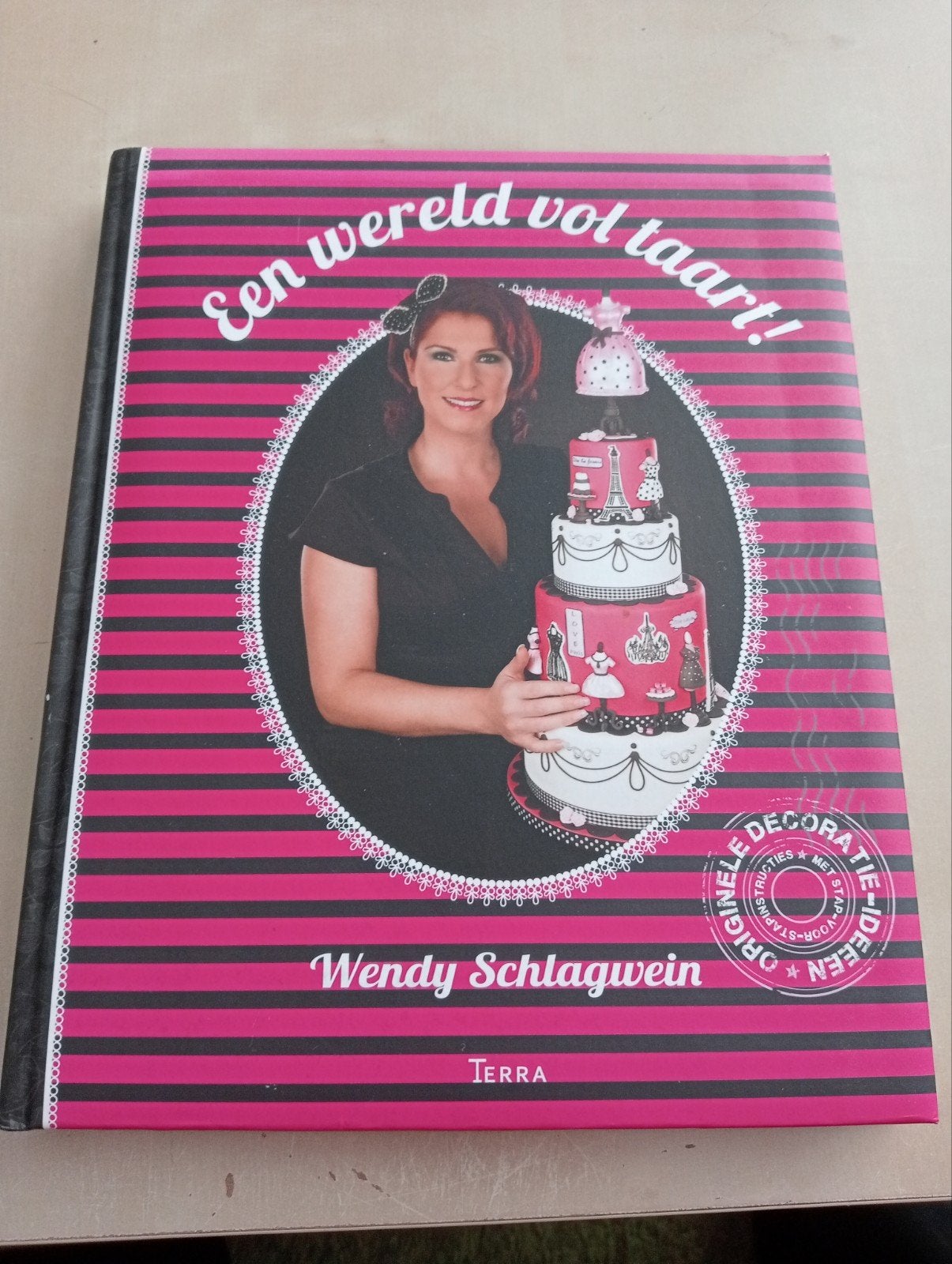 Wendy Schlagwein - Een wereld vol taart, Ophalen, Zo goed als nieuw, Wendy Schlagwein, Taart, Gebak en Desserts