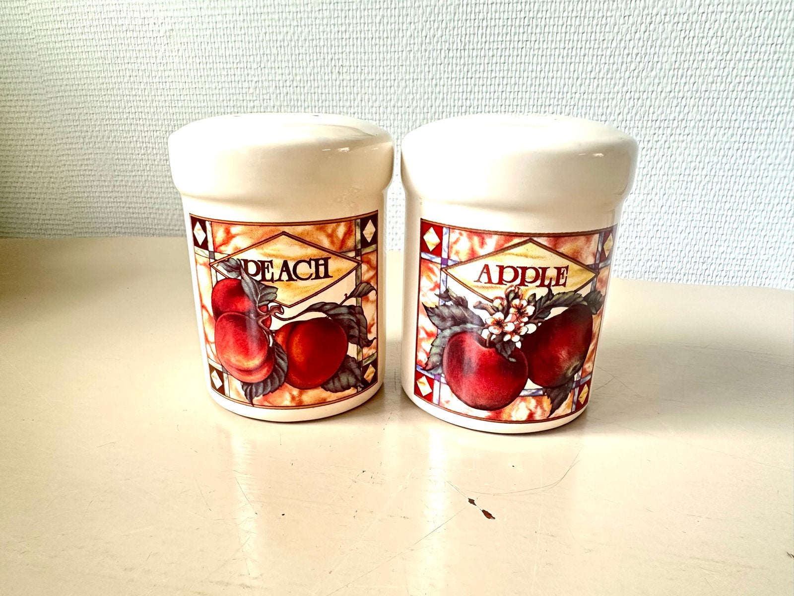 Leuke peper- en zoutstrooiers met fruitmotief Fruitasia, Ophalen of Verzenden, Steen/keramiek, Wit, Overige typen