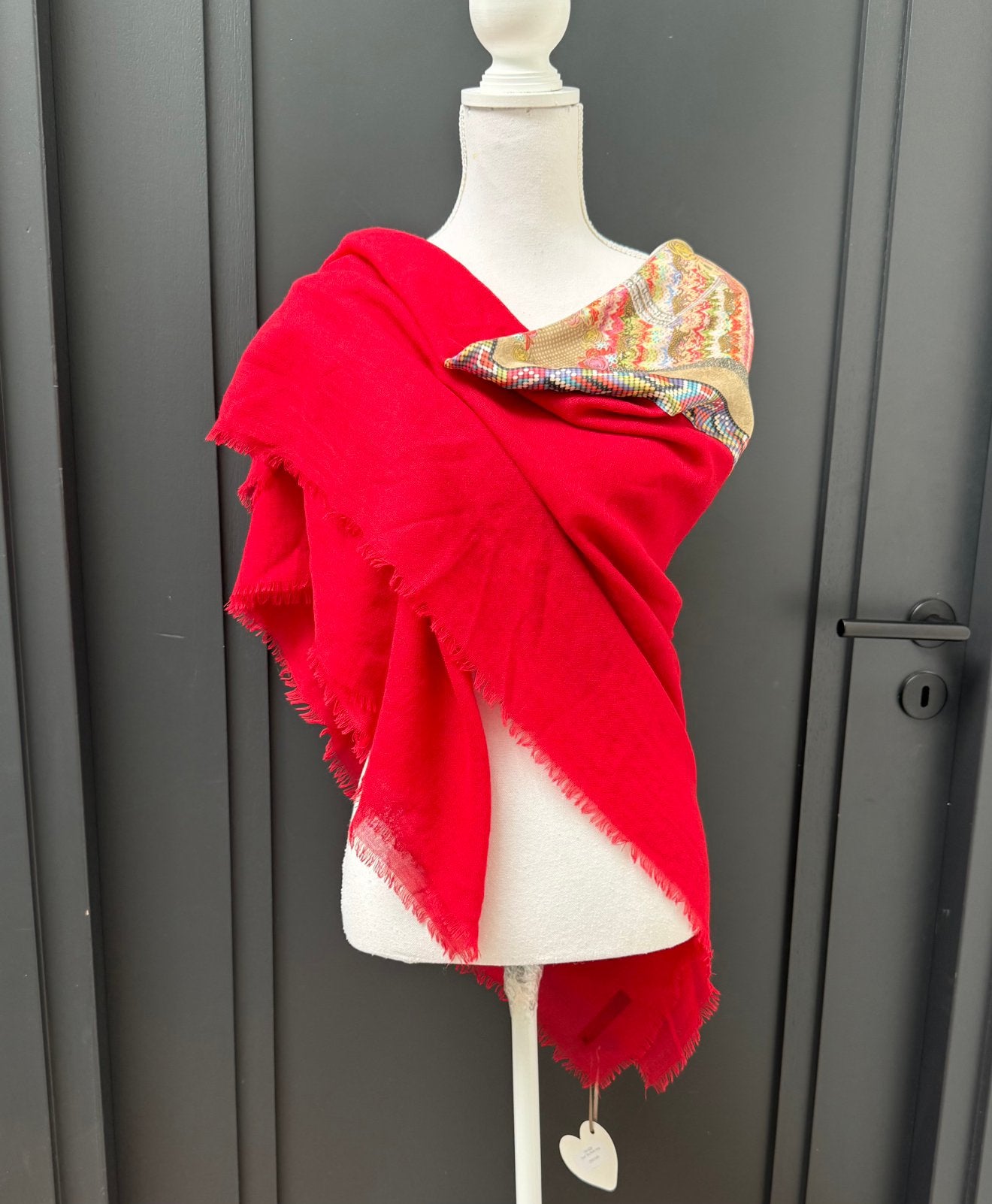 Nieuw! Mucho Gusto zijde en wol mix grote rode sjaal, Kleding | Dames, Mutsen, Sjaals en Handschoenen, Ophalen of Verzenden, Nieuw