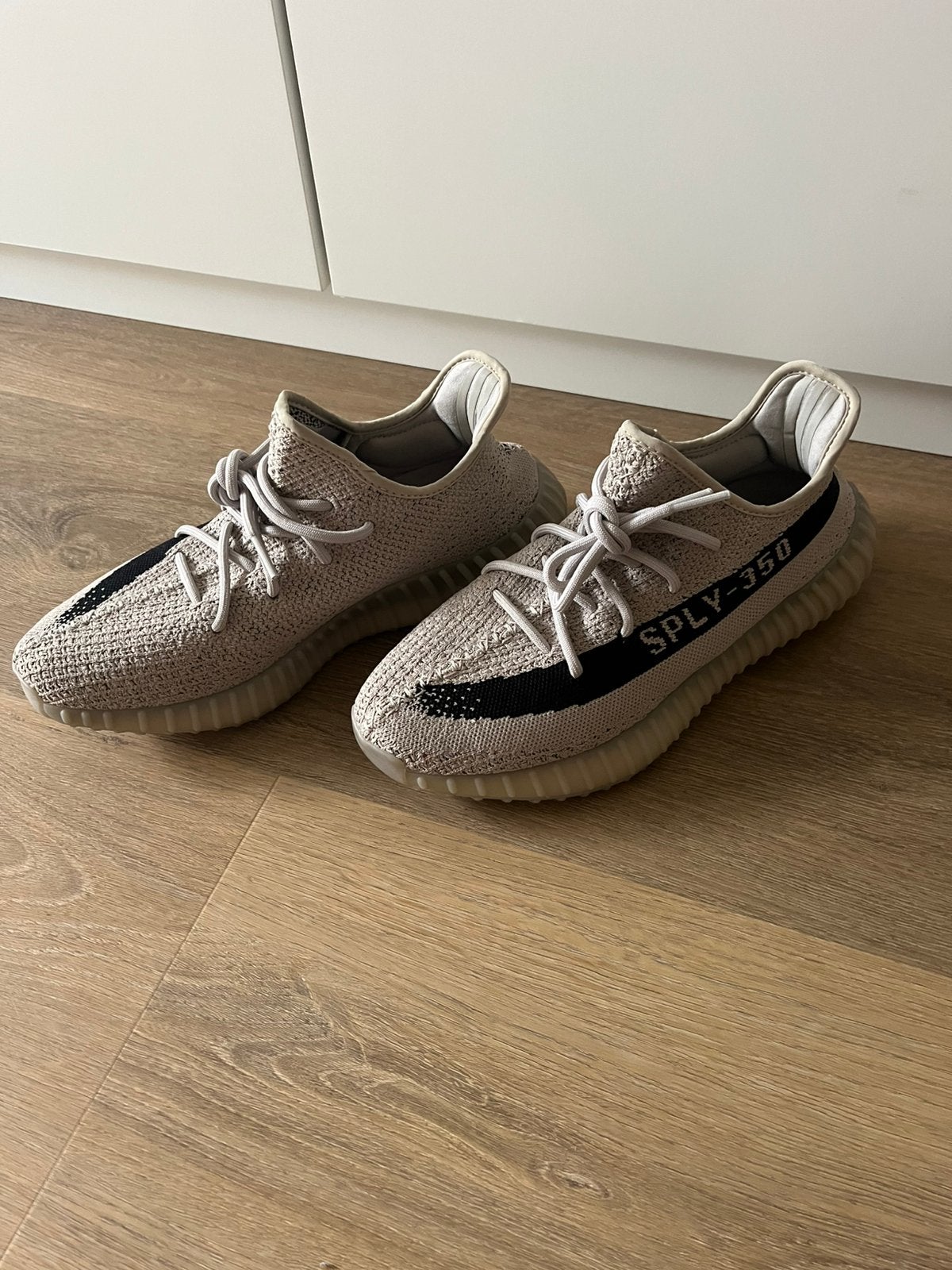 Yeezy boost 350 V2 - maat 44, Ophalen, Zo goed als nieuw