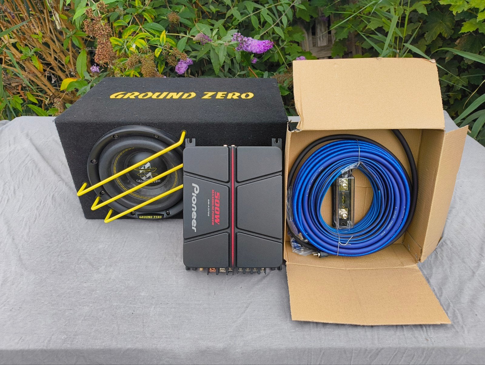Ground Zero Subwoofer 500rms + Pioneer Versterker & Kabels, Ophalen, Zo goed als nieuw