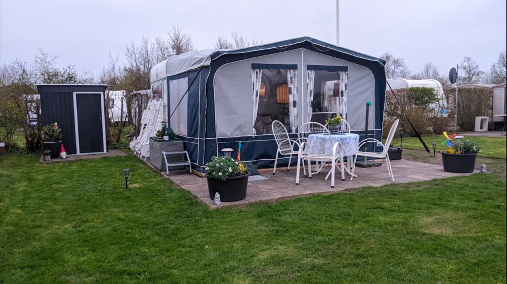 Knaus 435 oldtimer + voortent & plek aan kanaal (Woudsend)!, Treinzit, Knaus, Tot en met 4