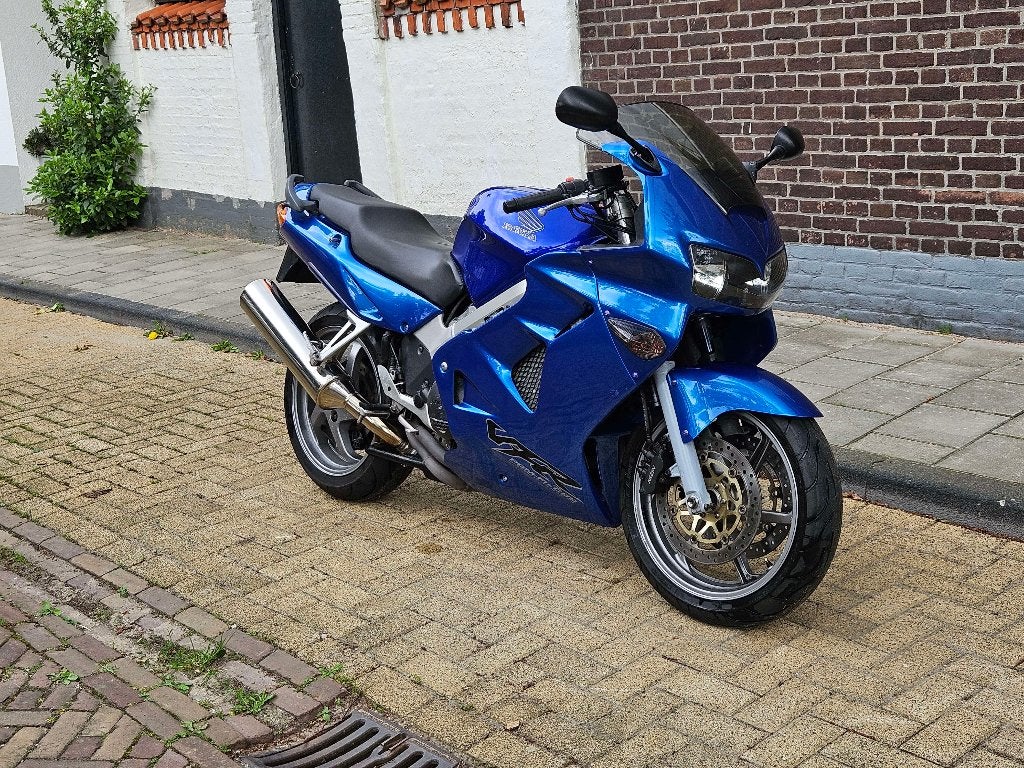 VFR 800 2002 facelift, Handvatverwarming, 4 cilinders, Motorrijbewijs A, Particulier