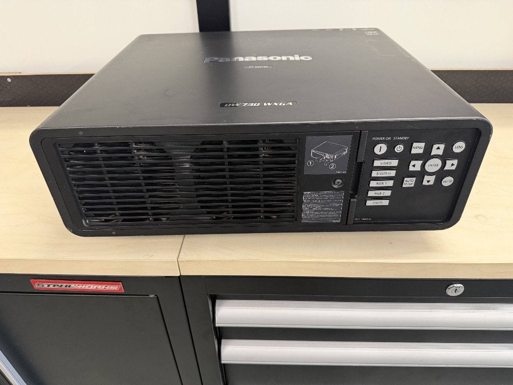 Panasonic beamer 7000 lumen HD ready, Ophalen, Panasonic, HD (720), Info@output.nl