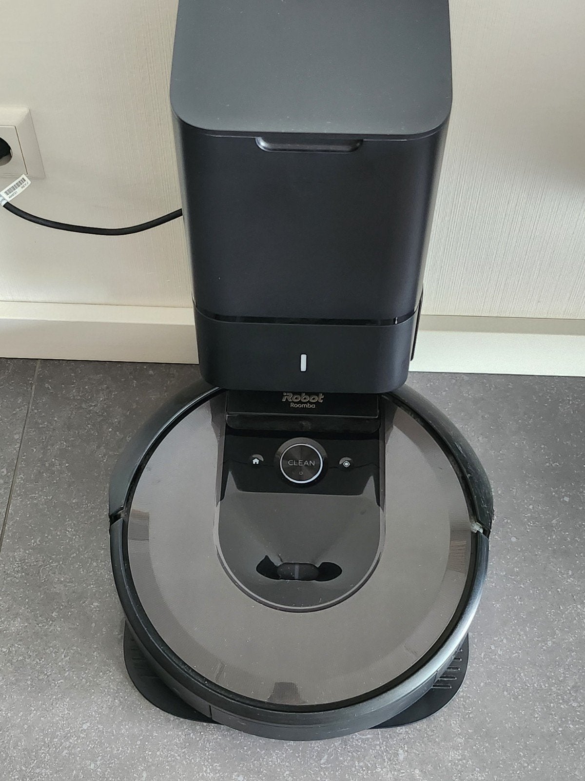 iRobot Roomba i8 - gerepareerd (linkerwiel), IRobot, Robotstofzuiger, Niet werkend, Reservoir