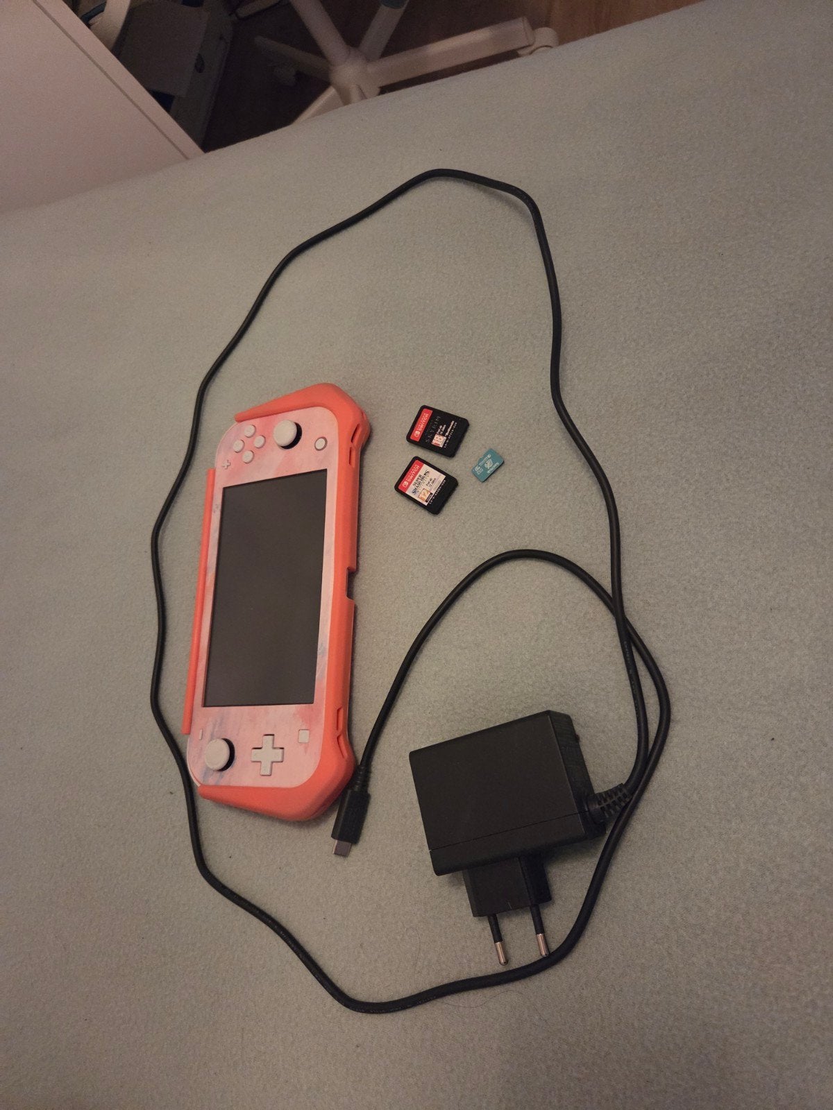 Nintendo Switch Lite + 2 games + 512GB microSD + oplader, Ophalen of Verzenden, Gebruikt