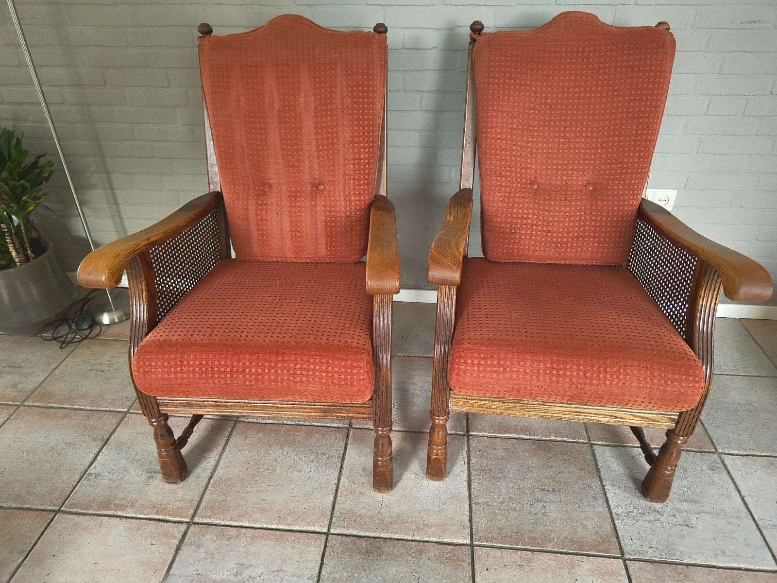 GratisSet van 2 Vintage Eiken Fauteuils met Oranje Bekleding, Ophalen