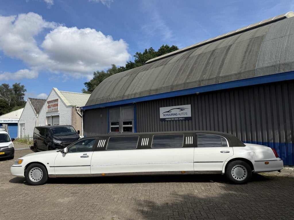 Lincoln Town Car 4.6 Signature Stretched Limo! (bj 2000), Auto's, Automaat, Automatische klimaatregeling, Wit, Bedrijf