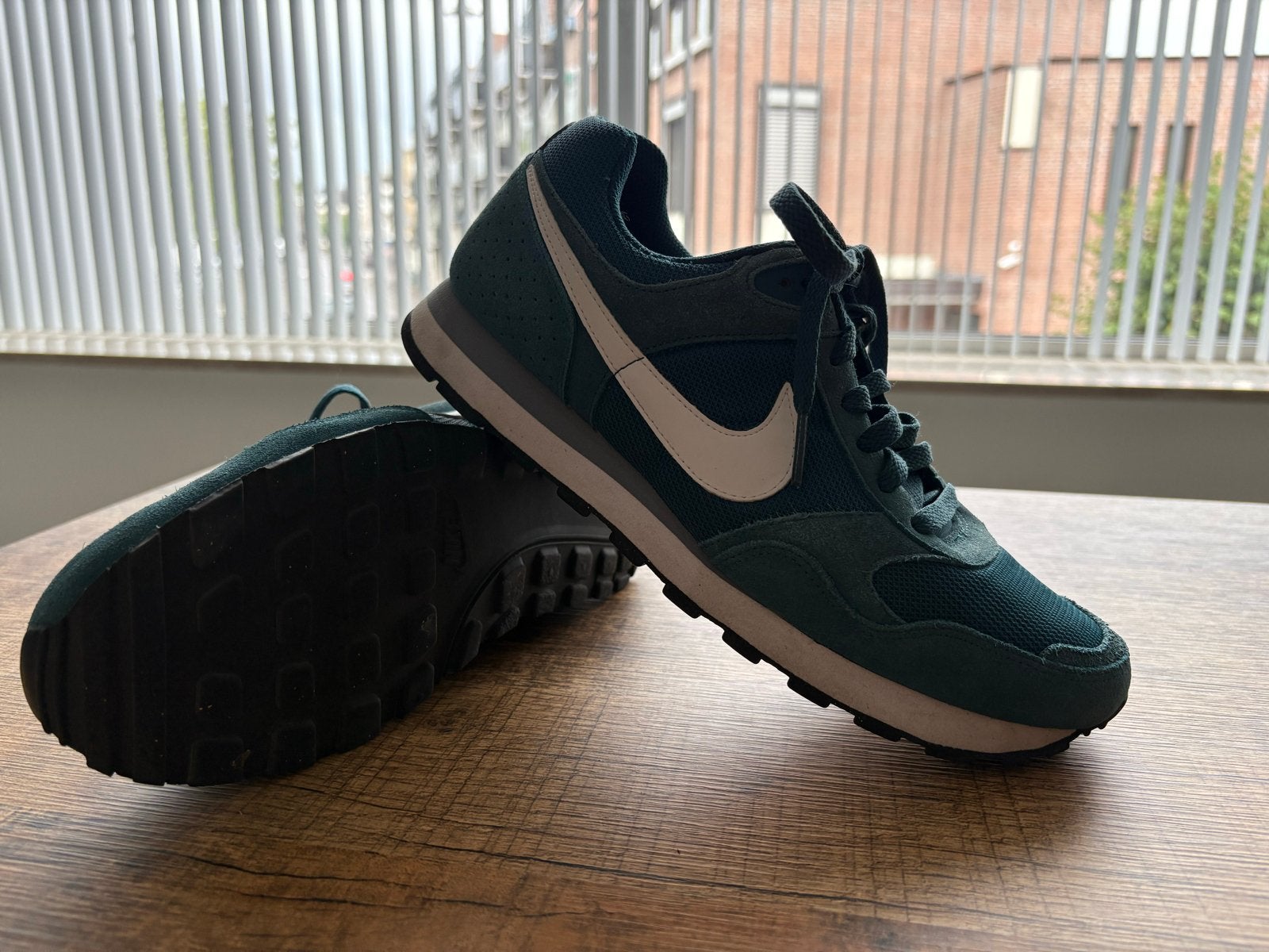 Nike MD Runner 2 Sneakers Maat 42 Groen/Wit, Kleding | Heren, Schoenen, Zo goed als nieuw, Sneakers of Gympen, Wit, Ophalen of Verzenden