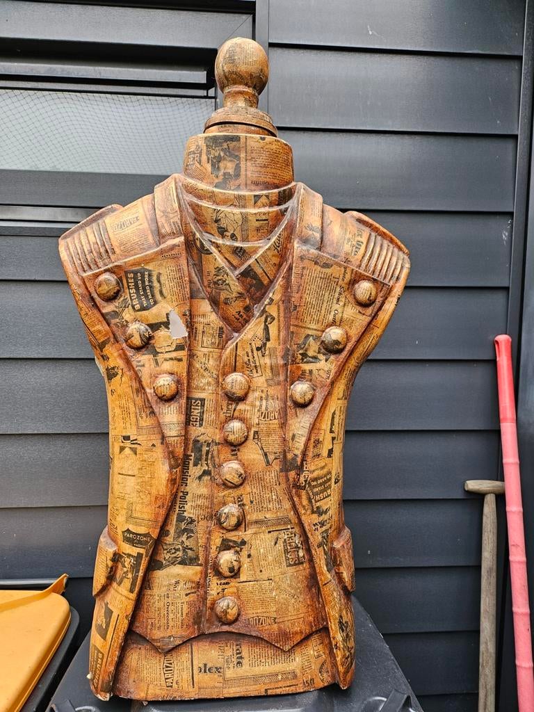 Decoratieve torso met krantenprint, Antiek en Kunst, Ophalen