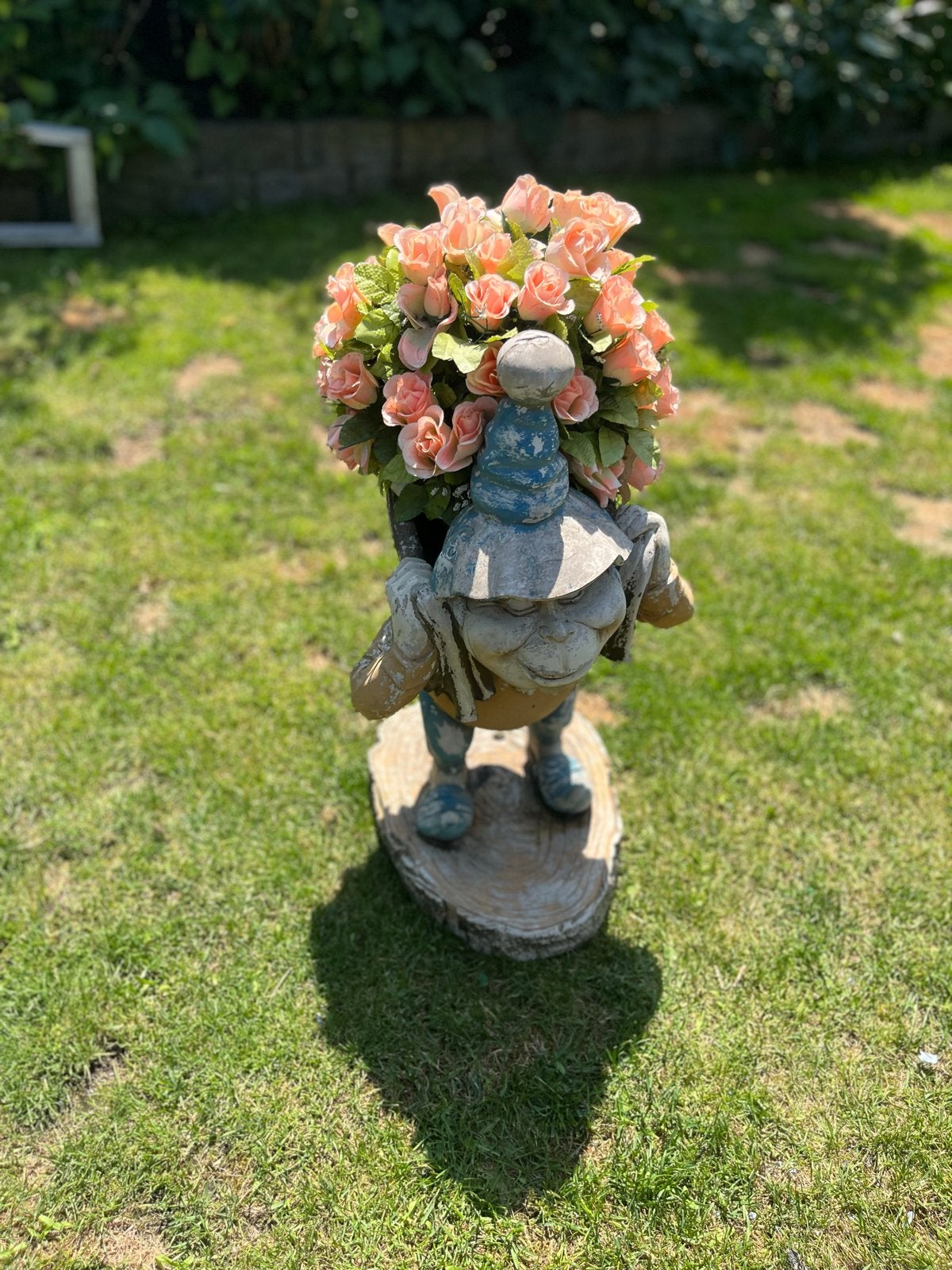 Laaf beeld met bloemenmand, 70 cm hoog, Ophalen, Gebruikt, Overige materialen, Tuinkabouter