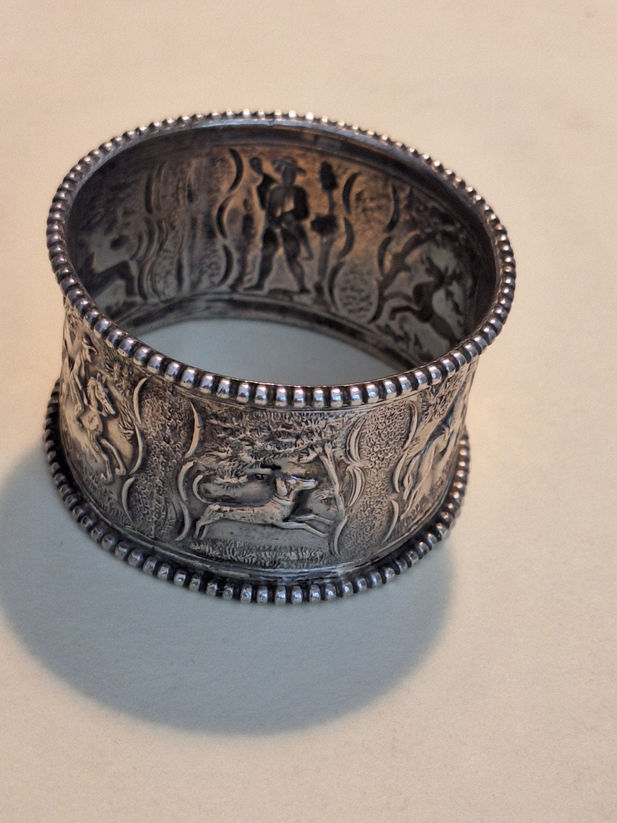 servetring zilver jachttafereel A. Landmeter, Ophalen of Verzenden, Zilver